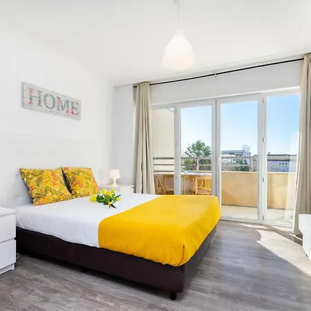 Apartment Jardins Da Rocha: Sunny With Pools And Parking