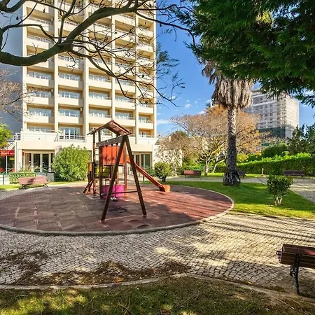 Apartment Jardins Da Rocha: Sunny With Pools And Parking *