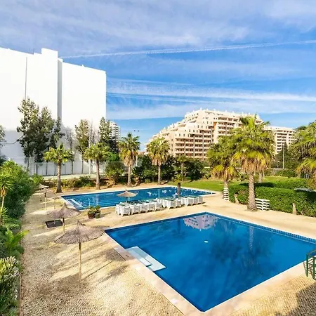 Apartment Jardins Da Rocha: Sunny With Pools And Parking