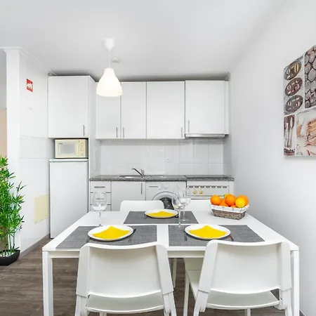 Apartment Jardins Da Rocha: Sunny With Pools And Parking *