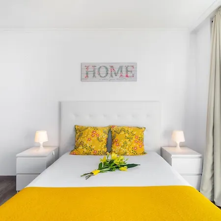 Apartment Jardins Da Rocha: Sunny With Pools And Parking *